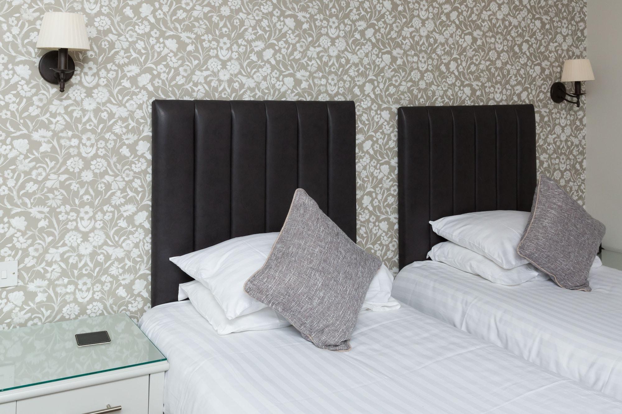 The Dog & Bear Hotel Lenham Buitenkant foto