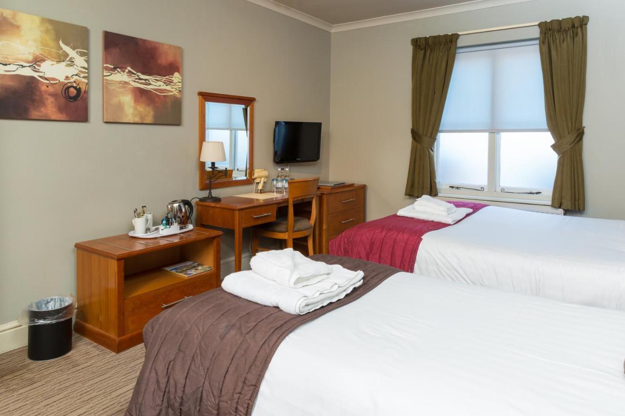 The Dog & Bear Hotel Lenham Buitenkant foto